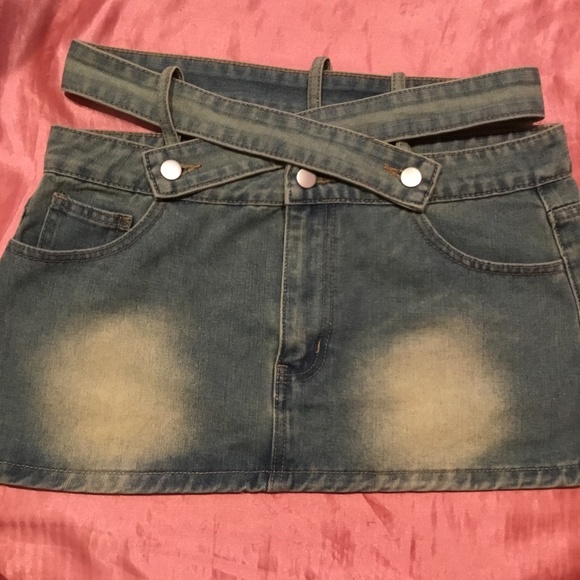 PrettyLittleThing Dresses & Skirts - PrettyLittleThing, denim skirt, size 6, excellent condition.